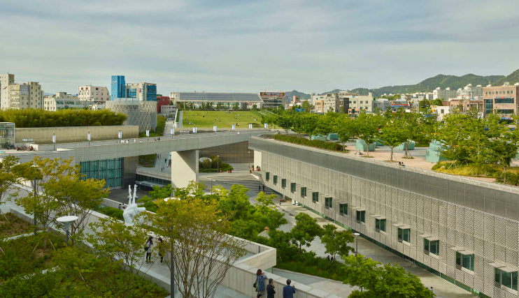 新修建结伴旧历史，，，，，生文化中心立异精神